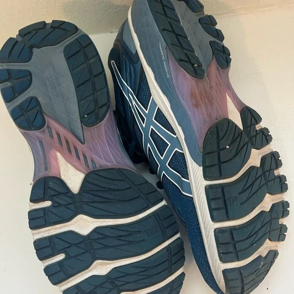 ASICS Women's Running Shoes, size 10 - Picture 2 of 5